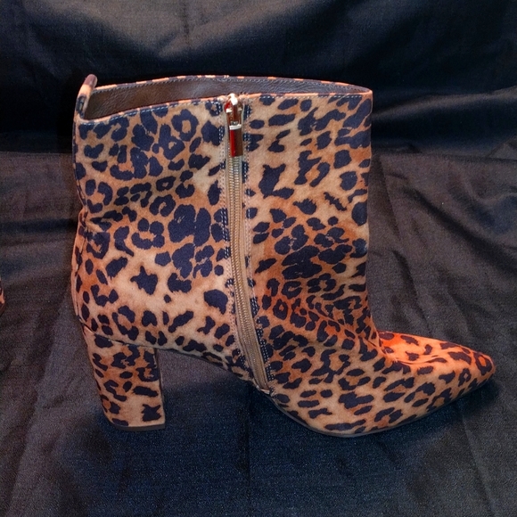 Leopard print heeled booties sz 11 - Picture 2 of 5